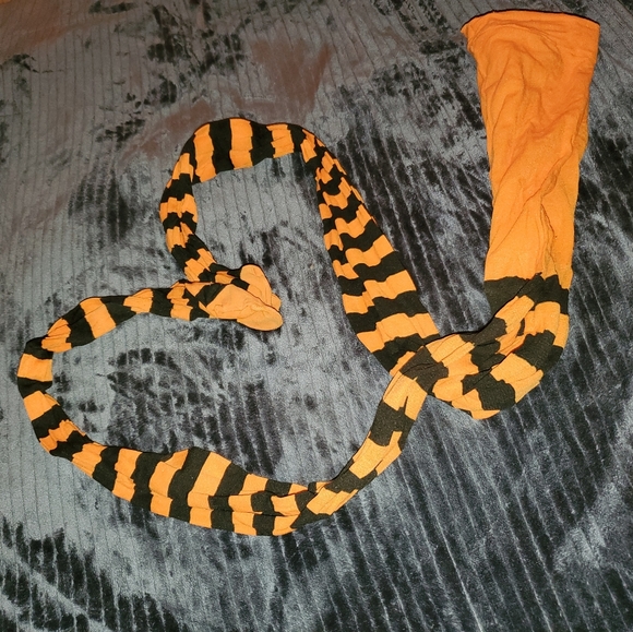 Panty hose Black + Orange Halloween runs small - Picture 1 of 3